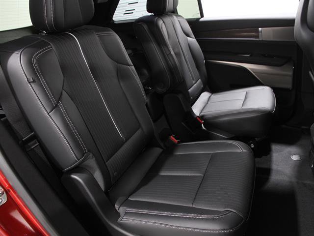 New 2026 Cadillac Vistiq Sport w/ LPO, Floor Liner Package image 17