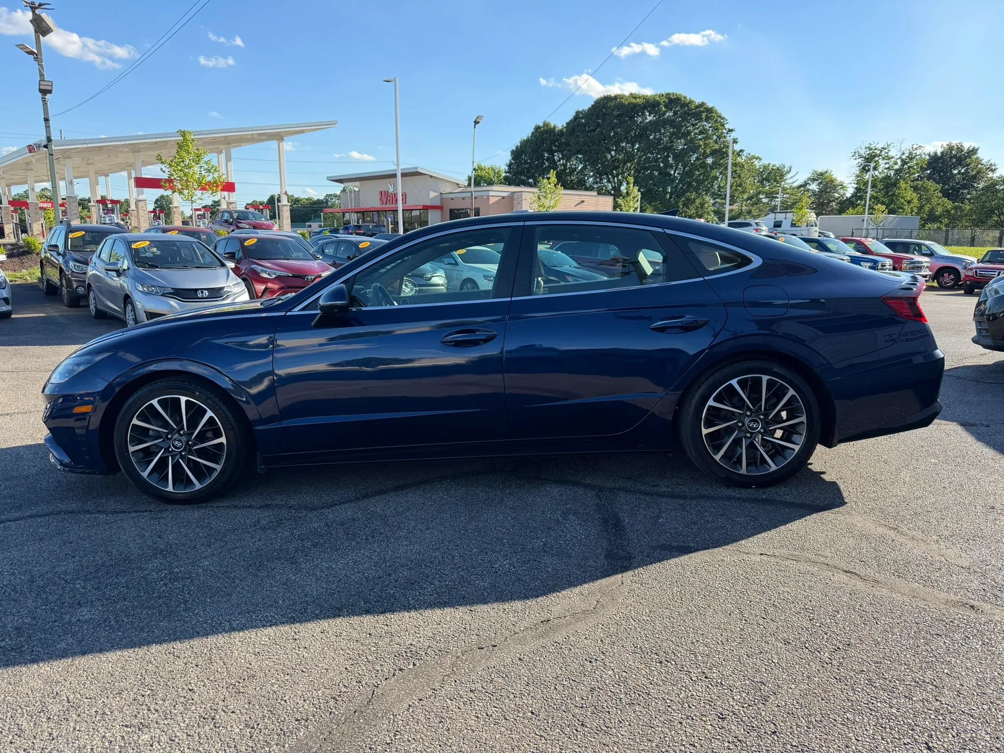 Used 2021 Hyundai Sonata Limited w/ Winter Weather Package FWD image 2