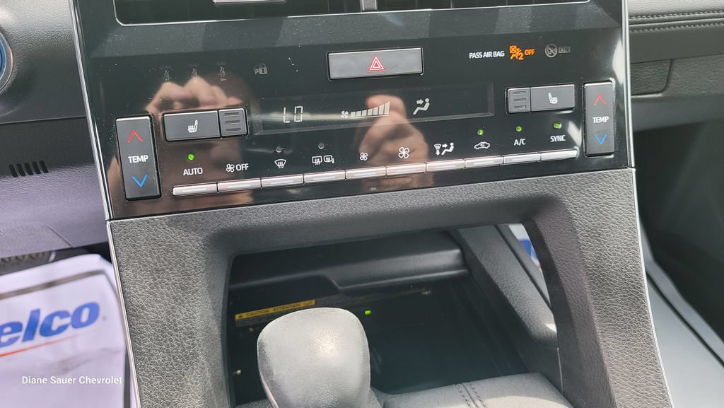 Used 2020 Toyota Avalon XLE w/ Moonroof Package FWD image 22