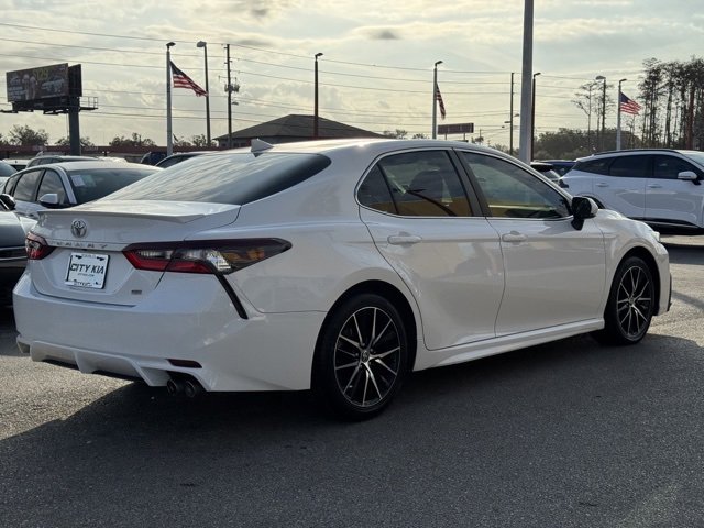 Used 2023 Toyota Camry SE image 4
