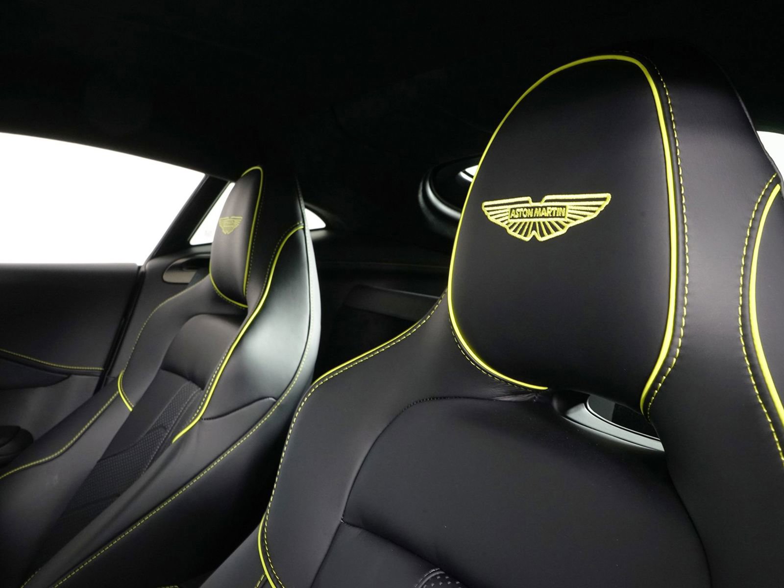 New 2026 Aston Martin V8 Vantage Coupe RWD image 23