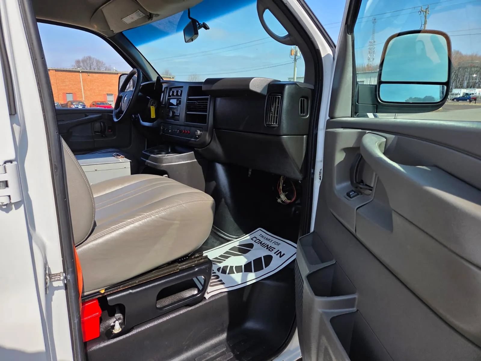 Used 2014 Chevrolet Express 2500 RWD image 12