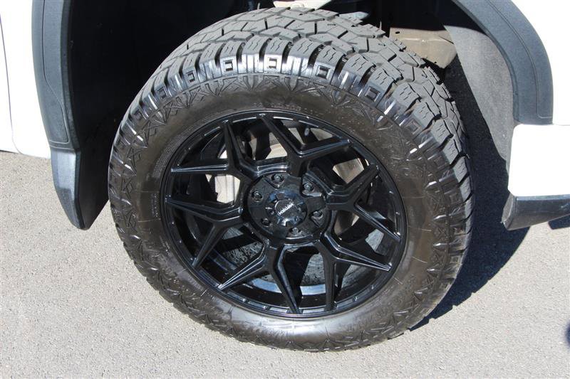 Used 2022 GMC Sierra 1500 AT4X image 13