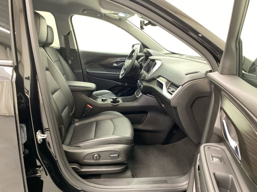 Used 2024 GMC Terrain SLT image 15