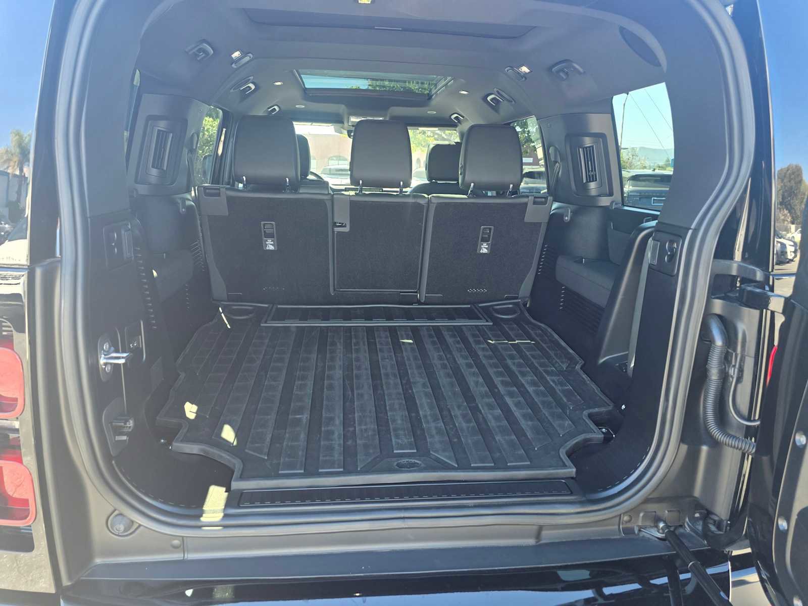 Used 2023 Land Rover Defender 130 SE image 17