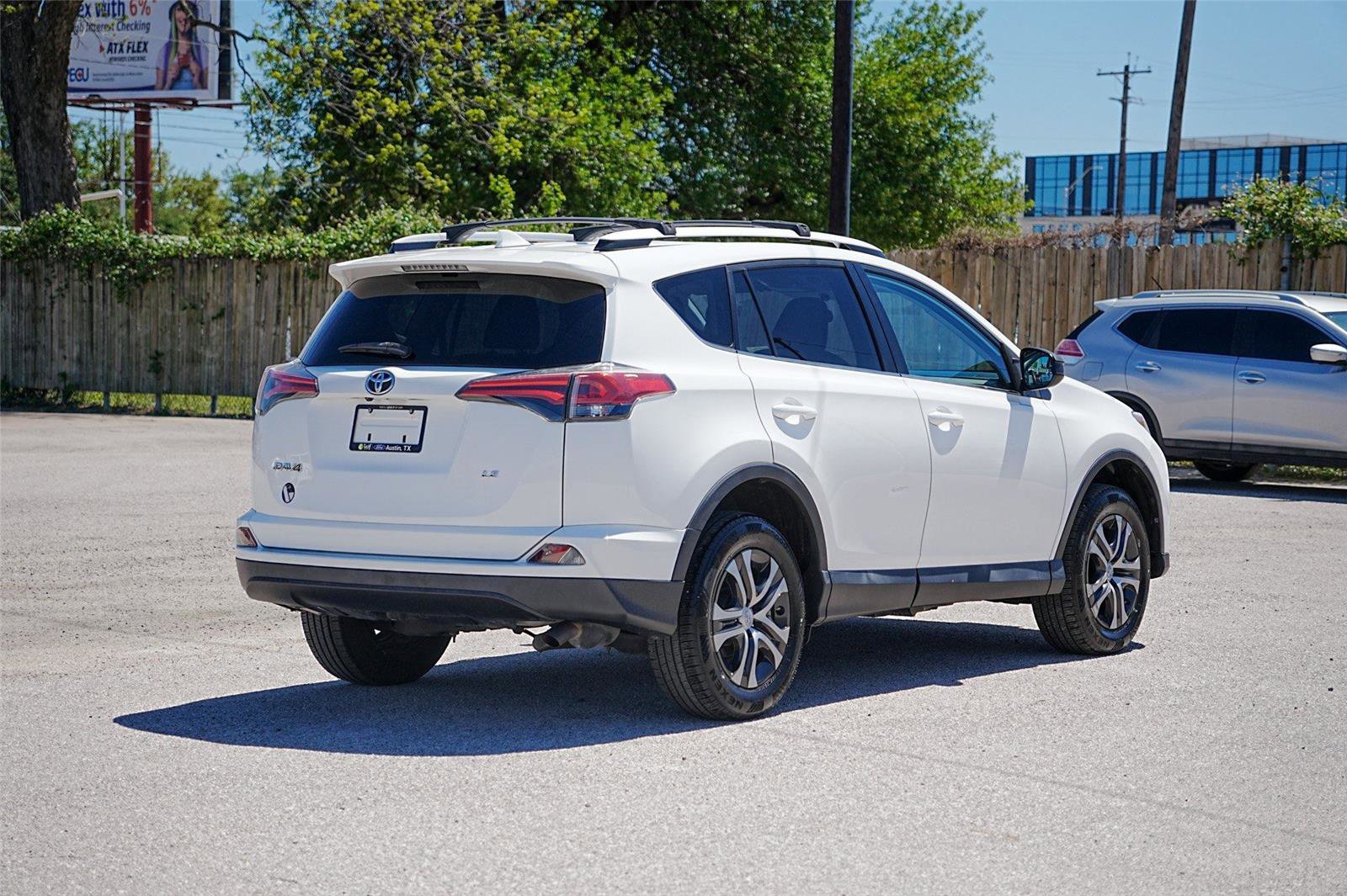 Used 2016 Toyota RAV4 LE image 5