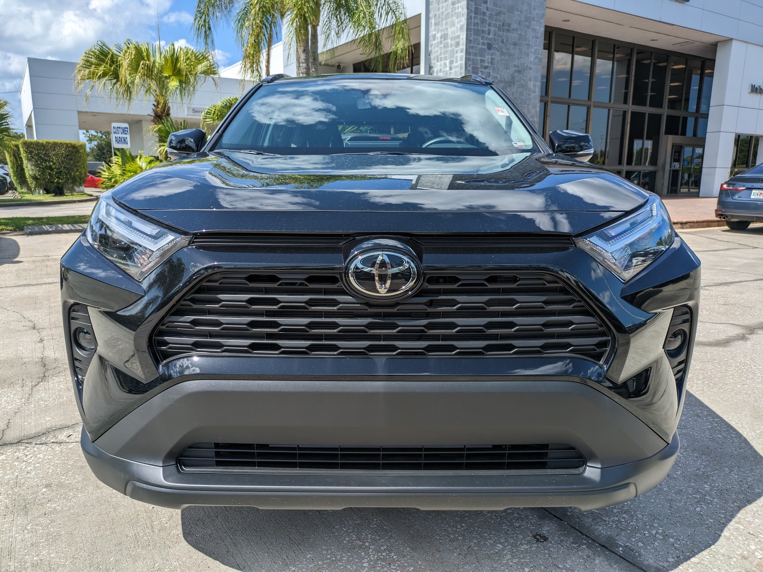 Used 2025 Toyota RAV4 XLE w/ Convenience Package FWD image 9