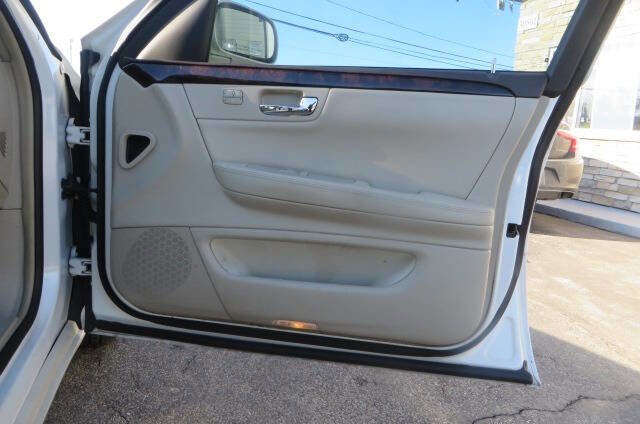 Used 2010 Cadillac DTS Luxury image 40