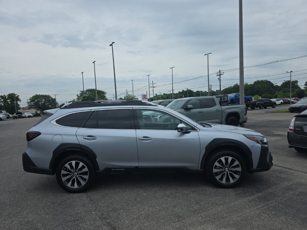 Used 2023 Subaru Outback Touring AWD/4WD image 4