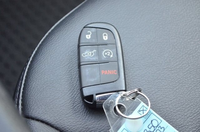 Used 2023 Jeep Compass Latitude w/ Convenience Group AWD/4WD image 25