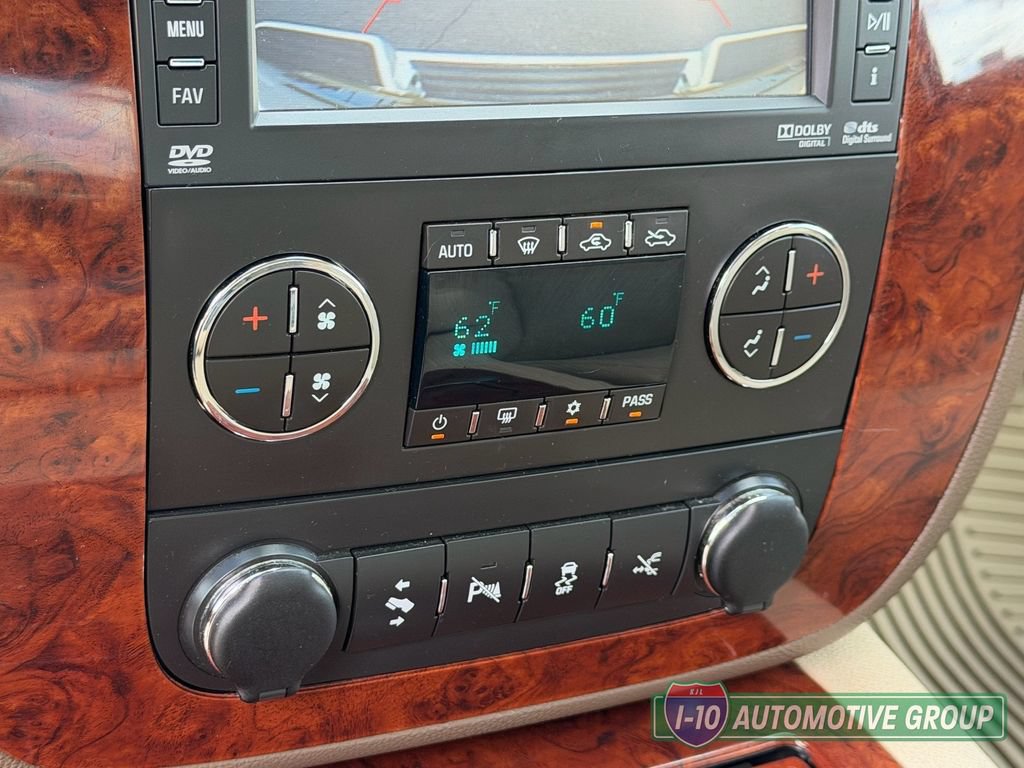 Used 2013 Chevrolet Avalanche LTZ AWD/4WD image 30