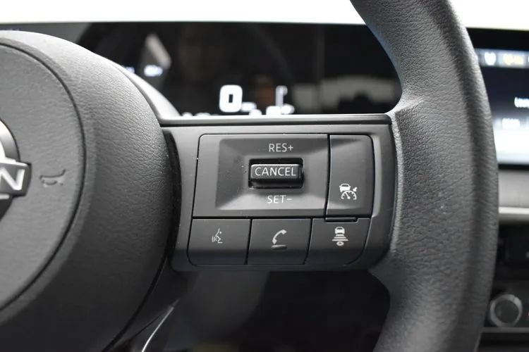 Used 2025 Nissan Kicks SV AWD/4WD image 22