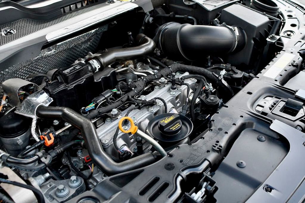 Used 2020 Land Rover Range Rover Evoque SE image 28