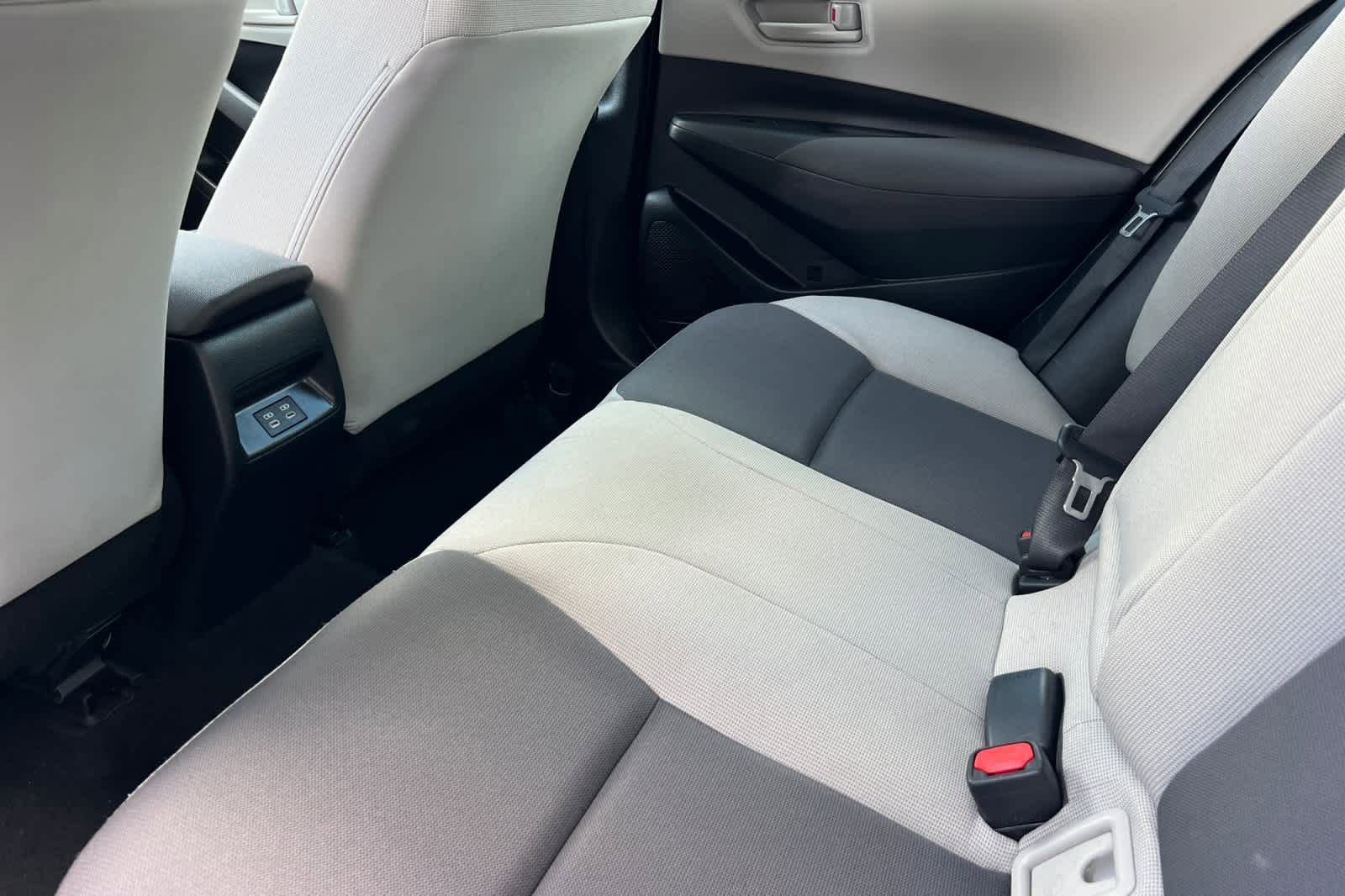 Used 2024 Toyota Corolla LE FWD image 4