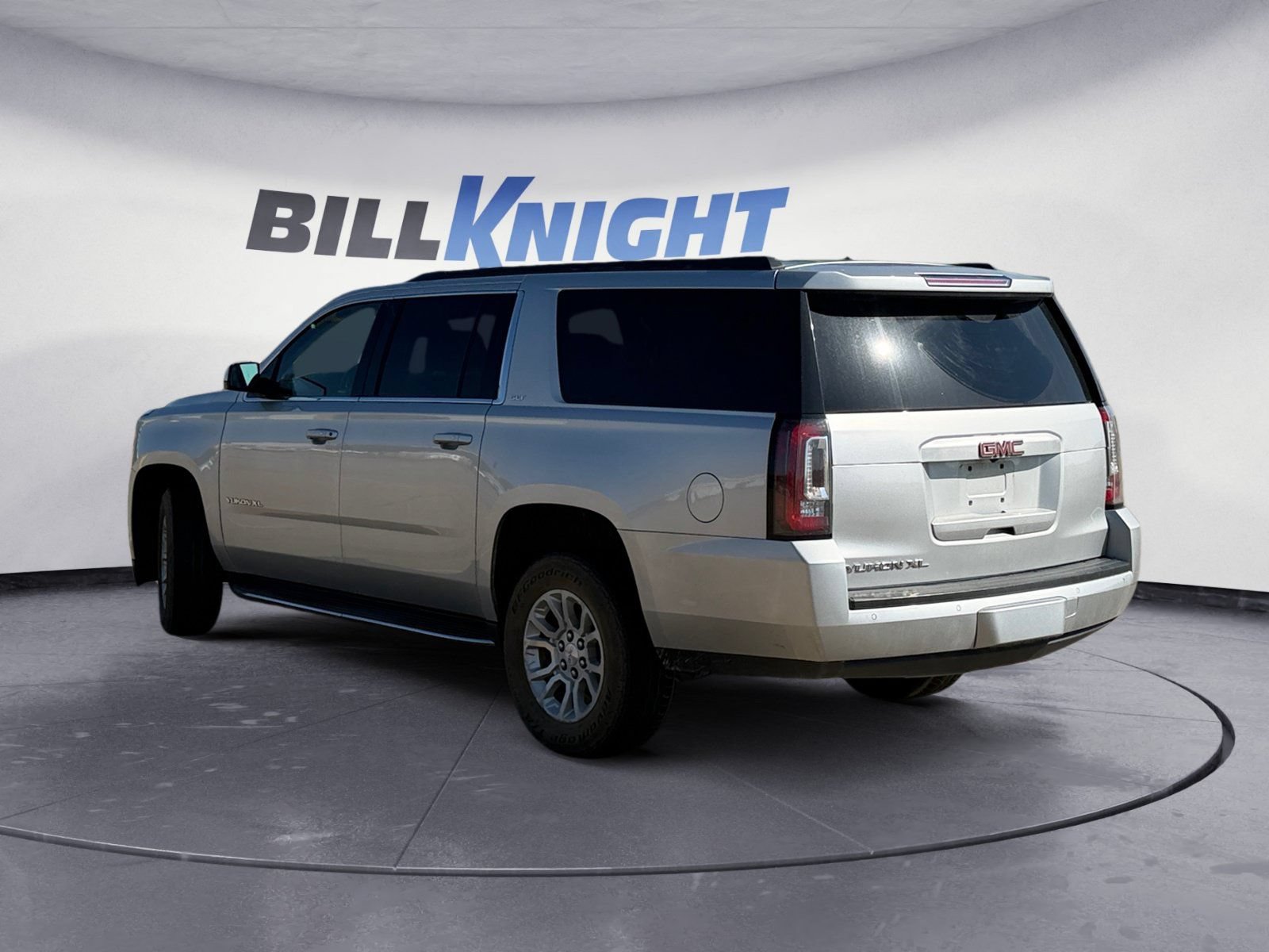 Used 2019 GMC Yukon XL SLT w/ Open Road Package AWD/4WD image 3