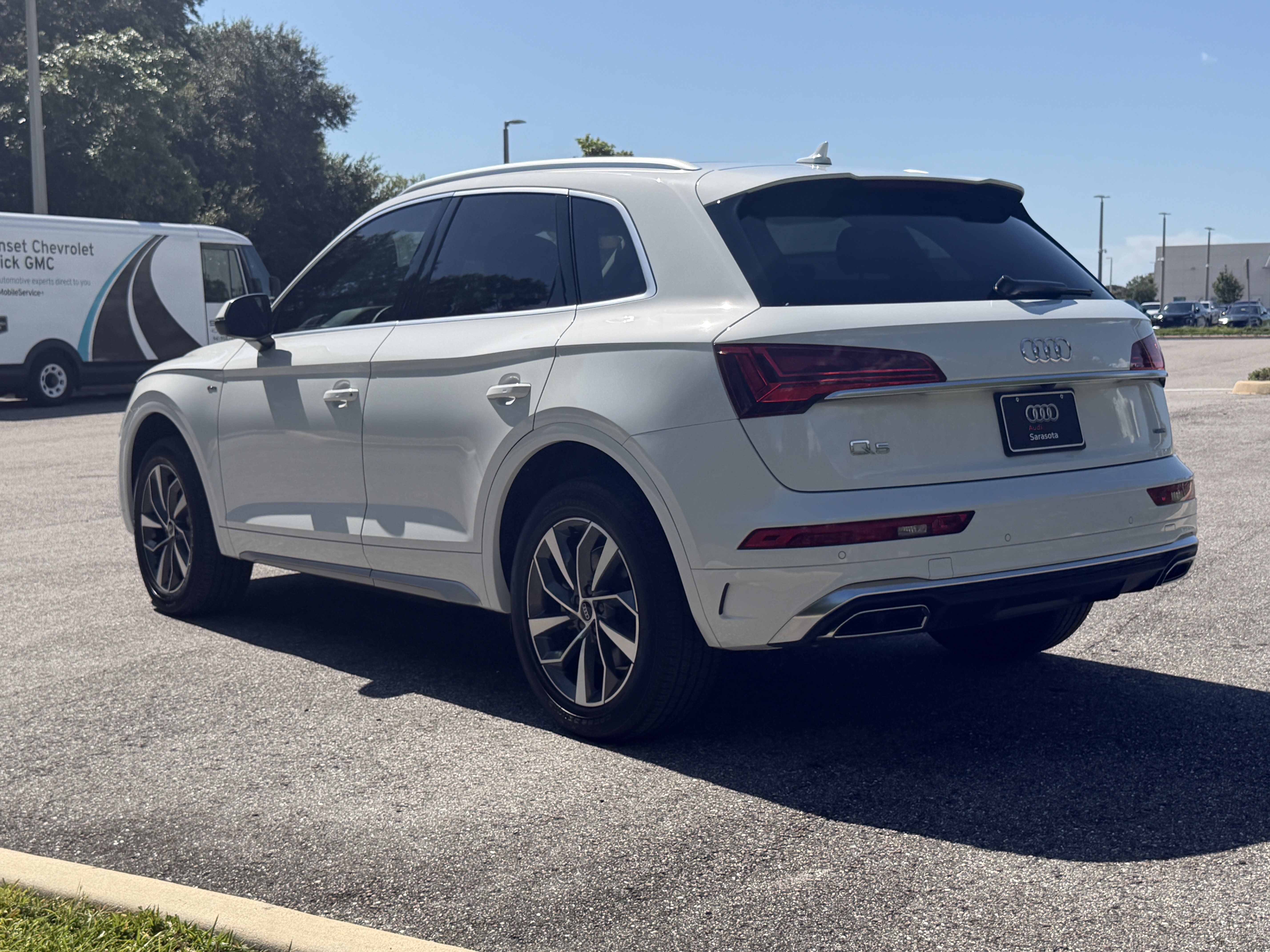 Used 2024 Audi Q5 2.0T Premium Plus w/ Premium Plus Package AWD/4WD image 5