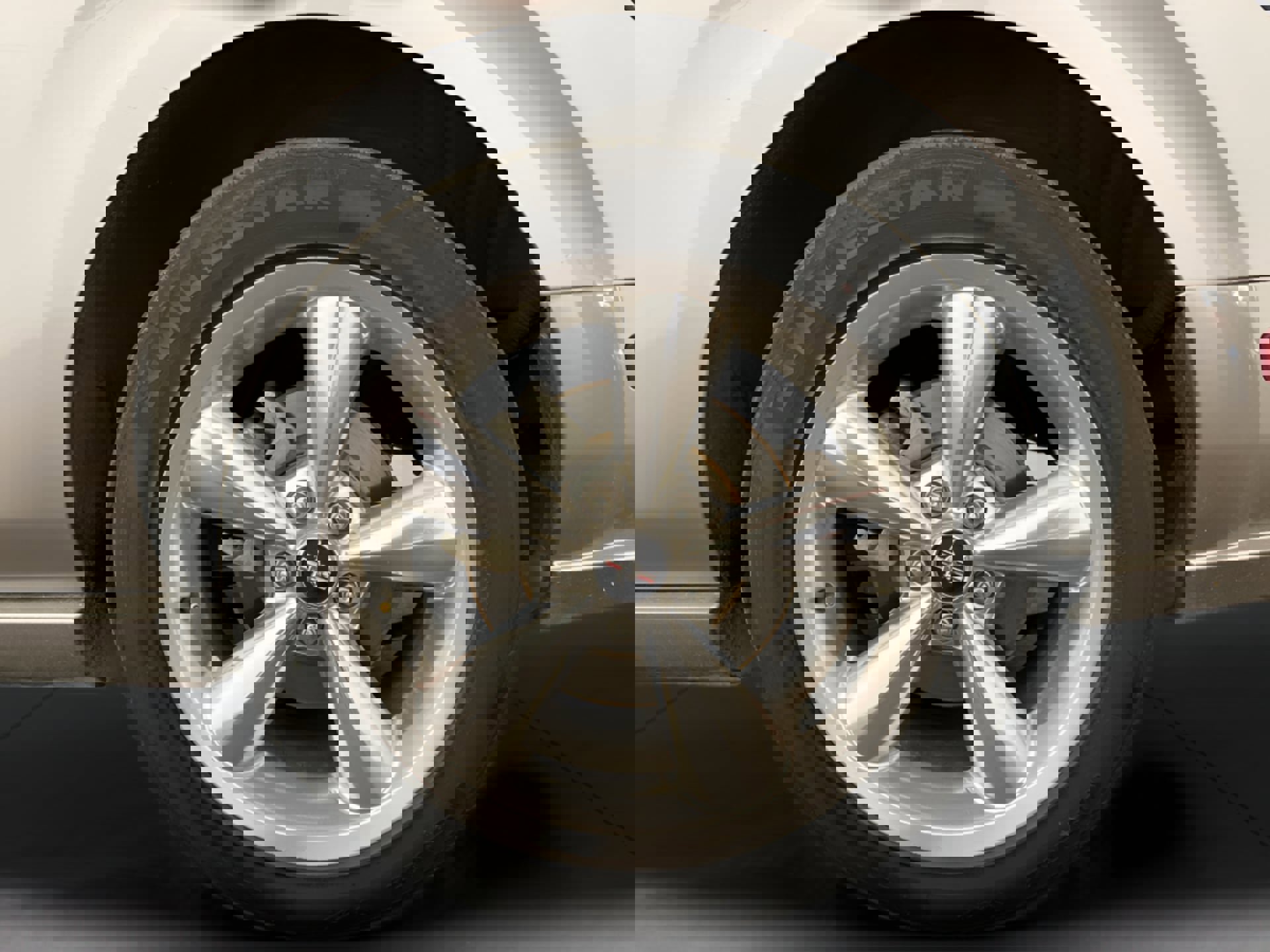 Used 2009 Ford Mustang GT image 2