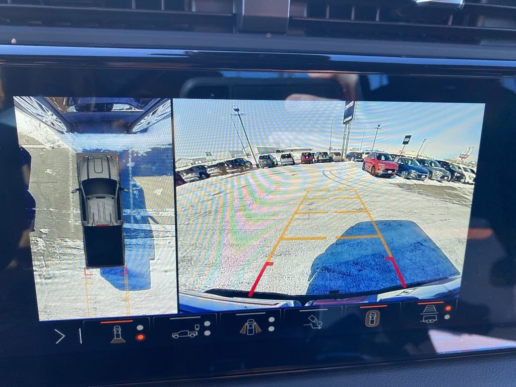 Used 2025 GMC Sierra 2500 AT4 image 27