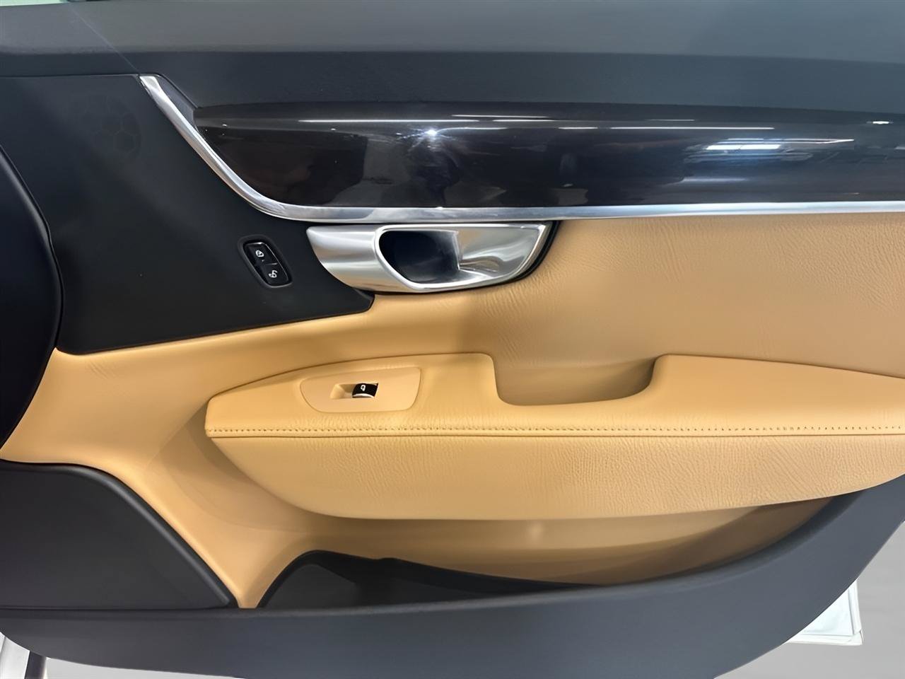 Used 2018 Volvo S90 T6 Momentum w/ Convenience Package AWD/4WD image 24