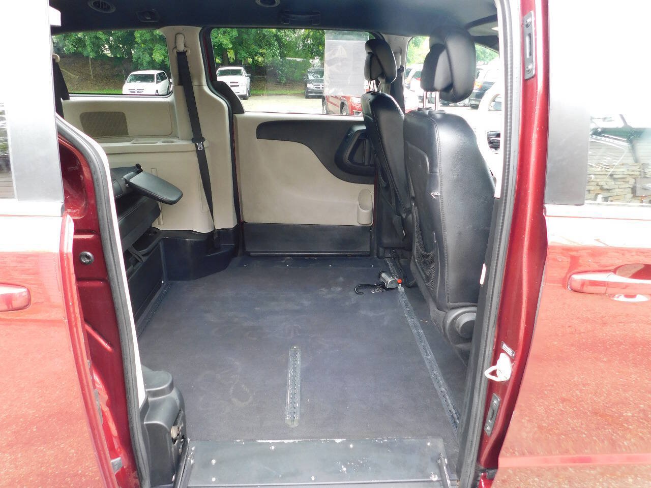 Used 2018 Dodge Grand Caravan SXT FWD image 5