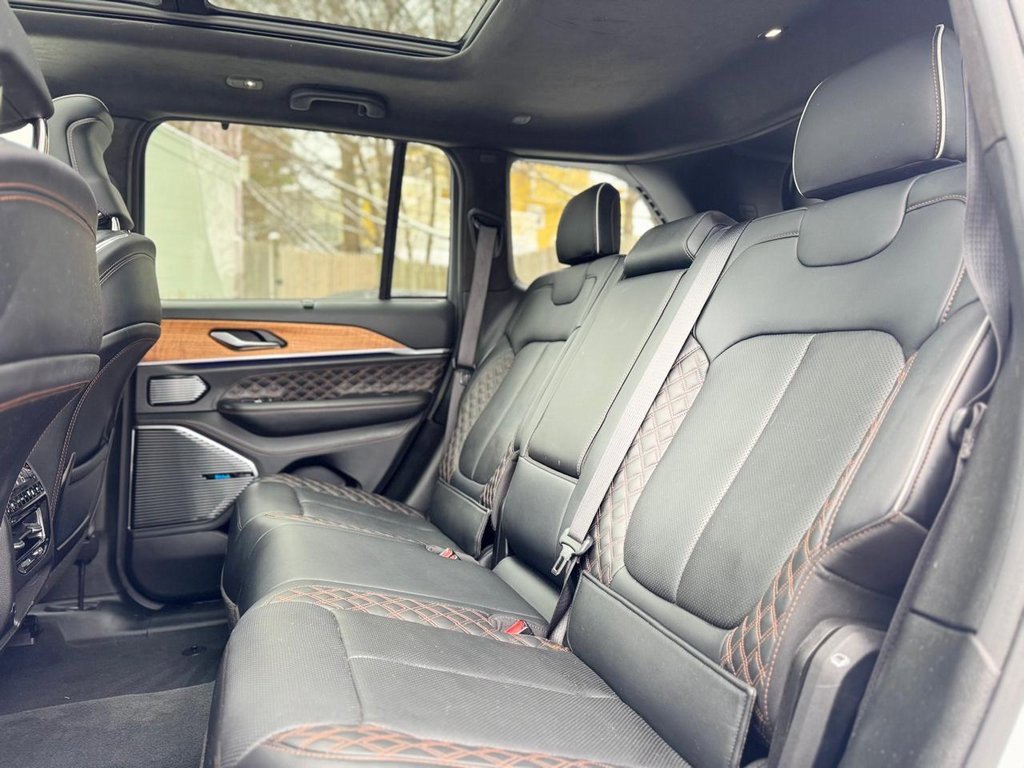 Used 2022 Jeep Grand Cherokee Summit image 17