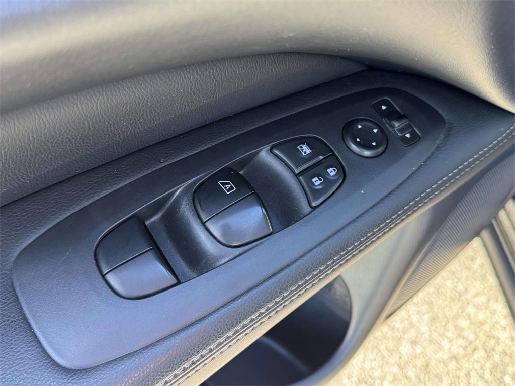 Used 2020 Nissan Pathfinder S image 16