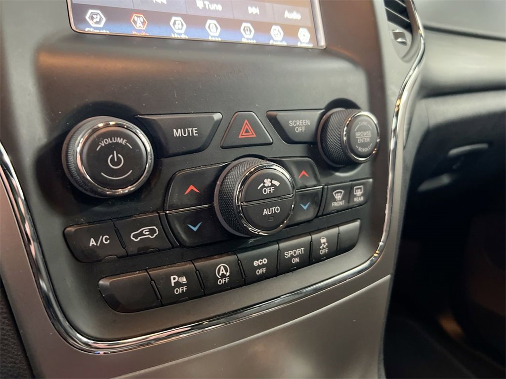 Used 2021 Jeep Grand Cherokee Laredo w/ Security & Convenience Group image 16