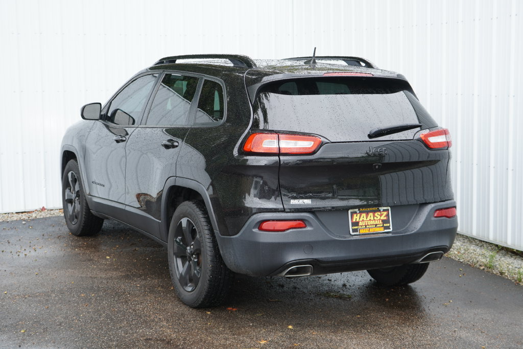 Used 2016 Jeep Cherokee Latitude w/ Comfort/Convenience Group AWD/4WD image 4