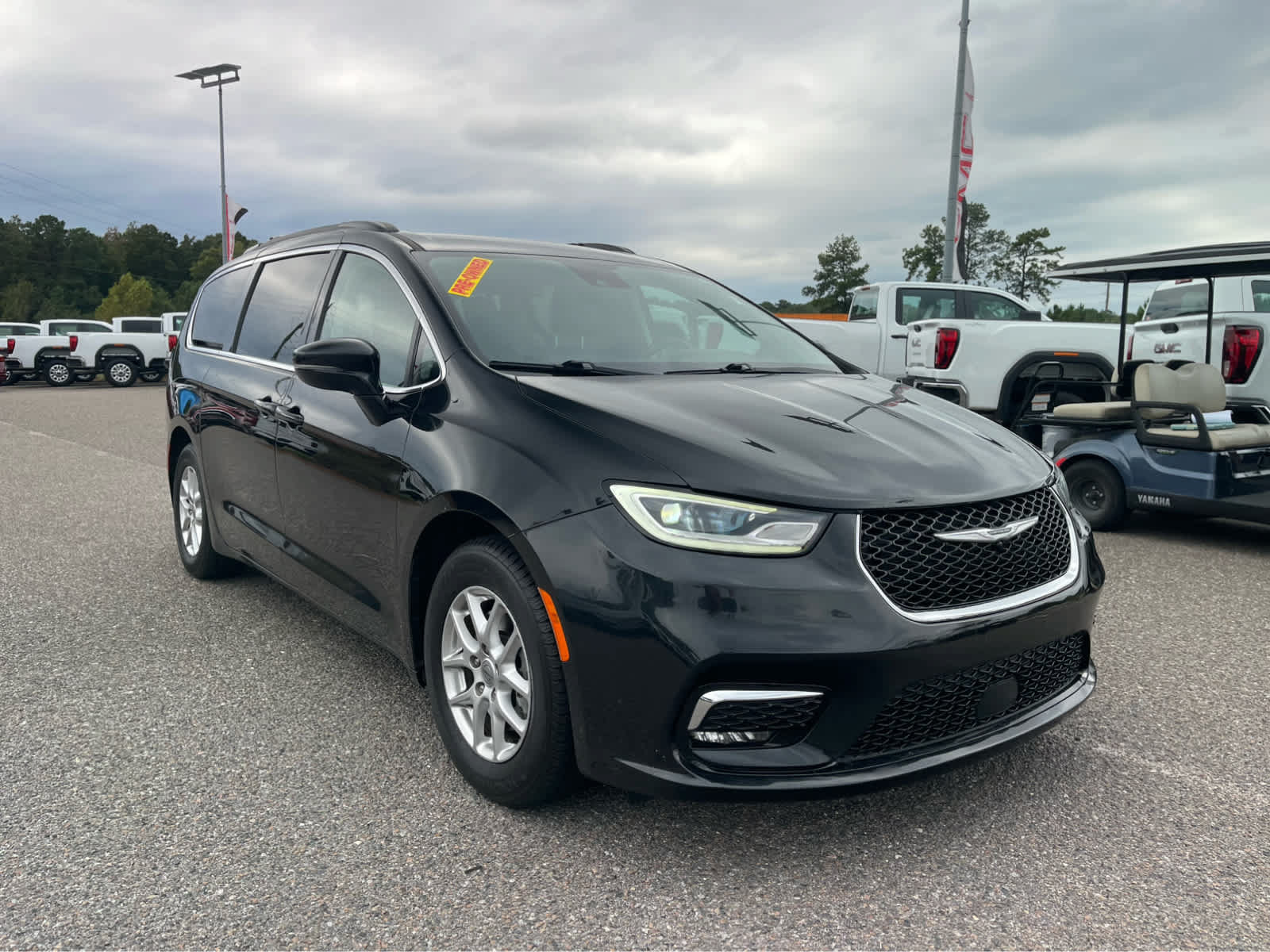 Used 2022 Chrysler Pacifica Touring-L FWD image 3