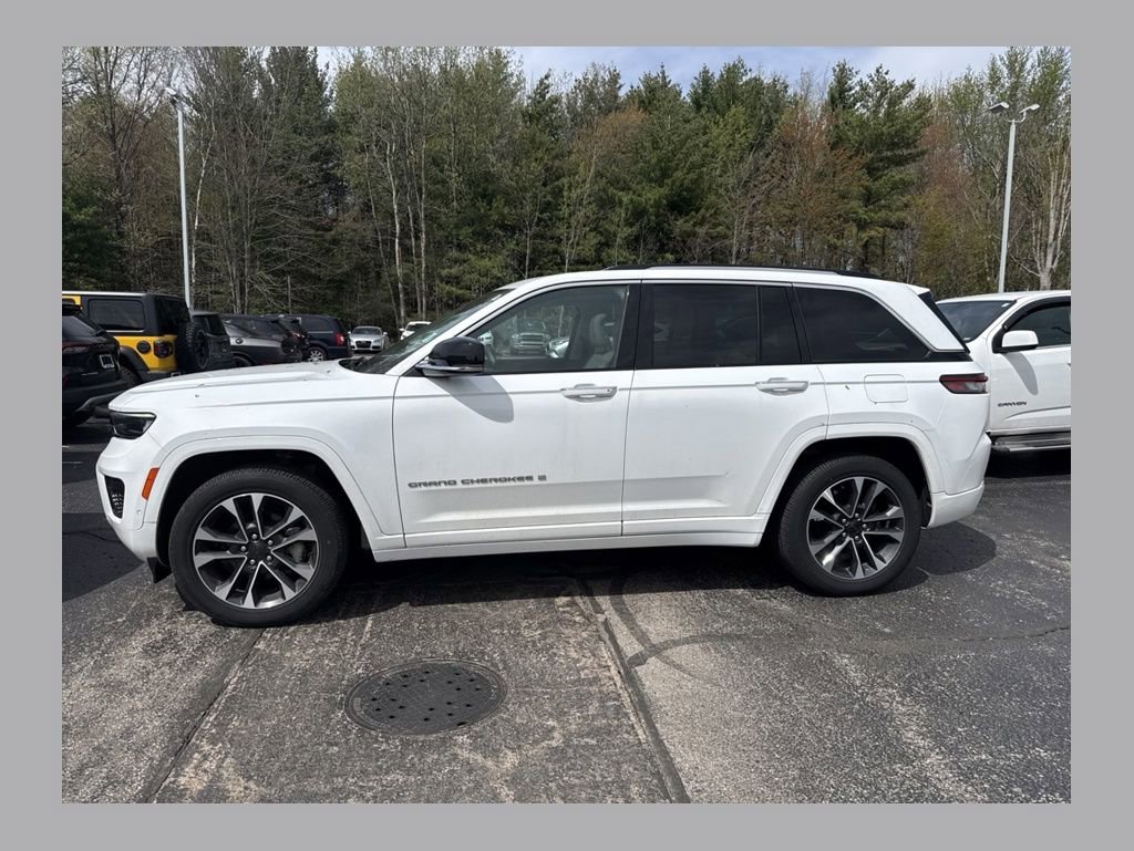 Used 2022 Jeep Grand Cherokee Overland w/ Luxury Tech Group IV AWD/4WD image 1