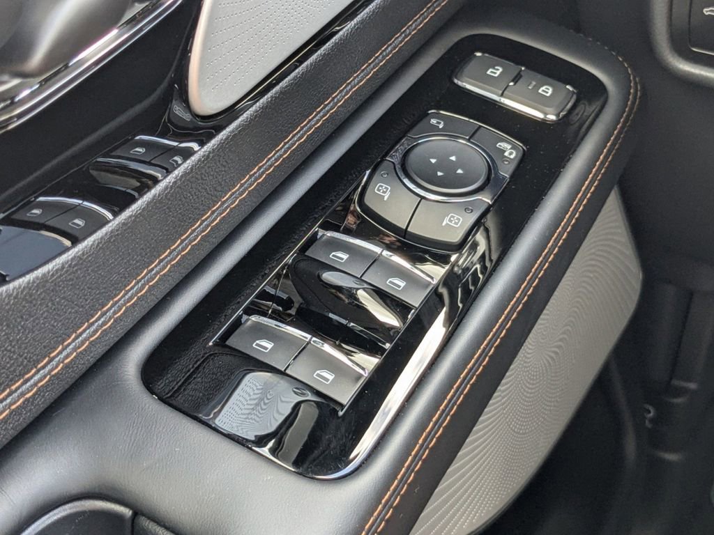 New 2025 Lincoln Aviator Black Label w/ Jet Appearance Package image 30