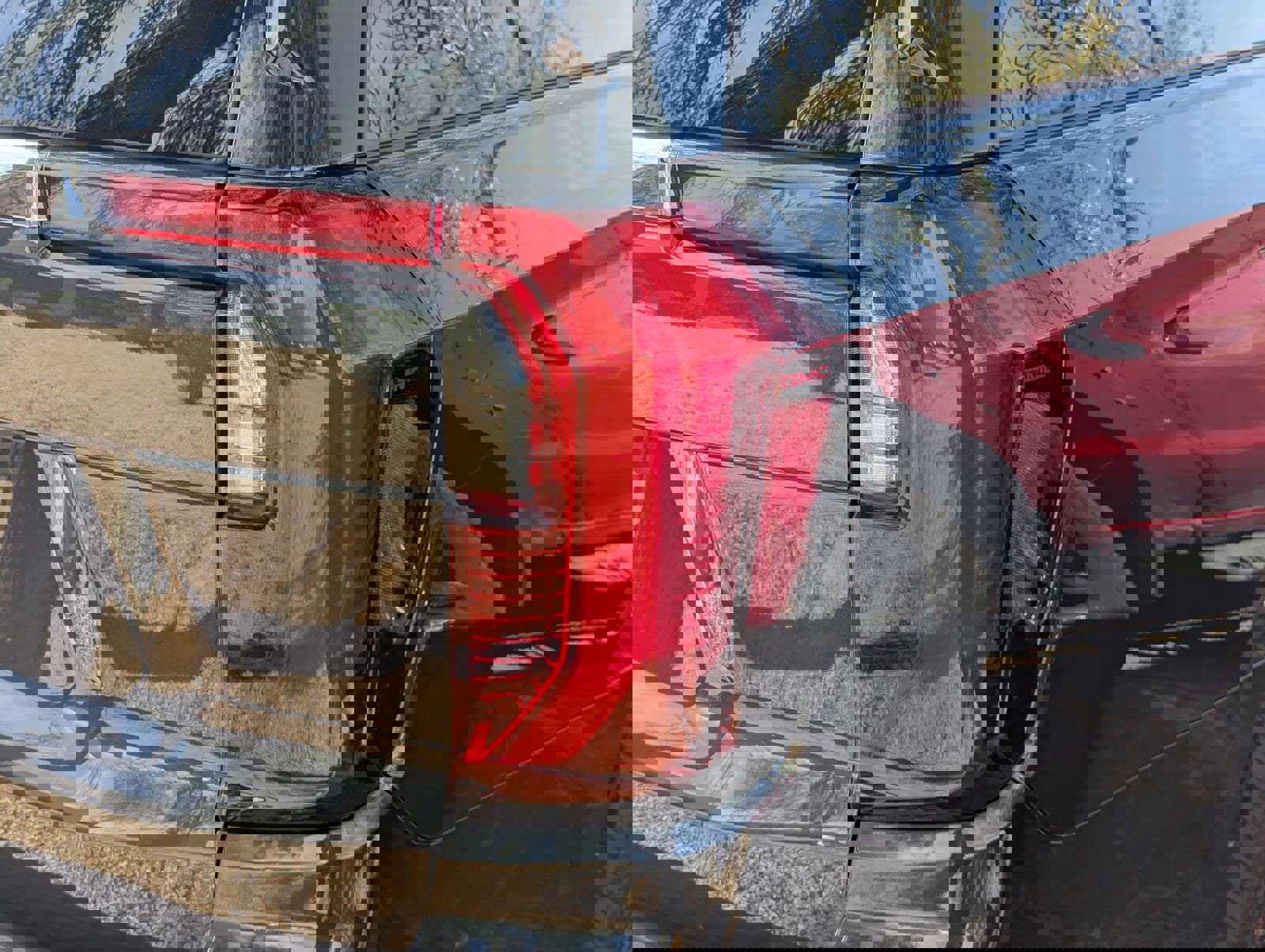 Used 2025 GMC Yukon XL Elevation w/ Elevation Premium Package image 7