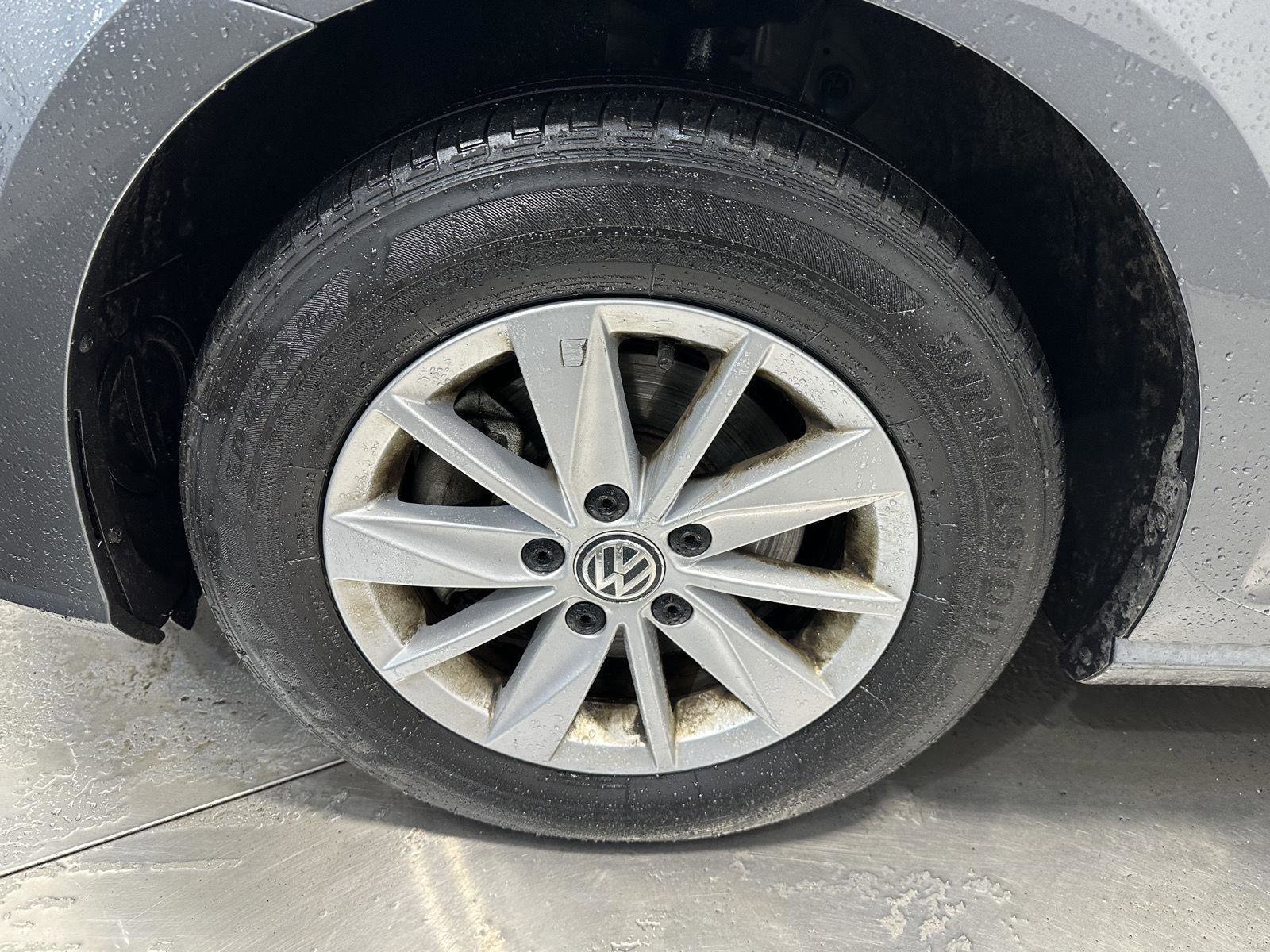 Used 2019 Volkswagen Golf S image 8