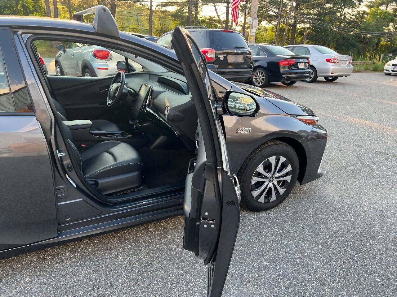 Used 2020 Toyota Prius Prime XLE FWD image 9