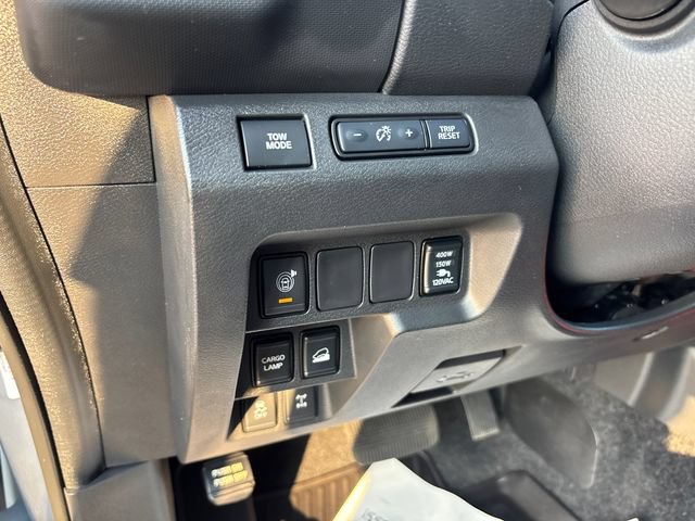 Used 2022 Nissan Frontier PRO-4X AWD/4WD image 15
