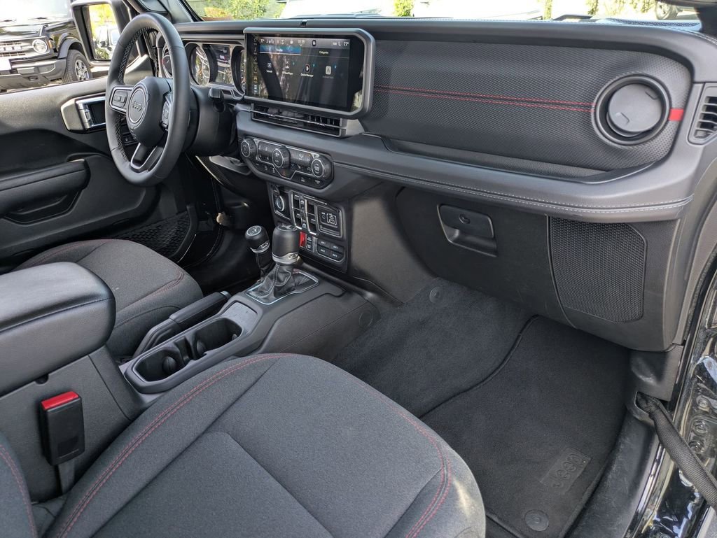 Used 2025 Jeep Wrangler Unlimited Rubicon w/ Convenience Group image 30