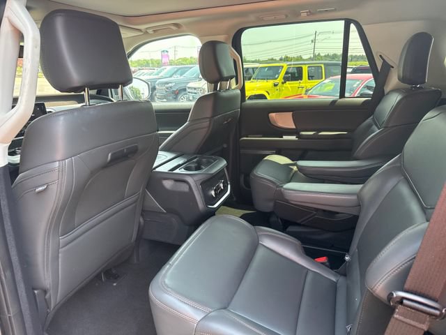 Used 2025 Ford Expedition Active AWD/4WD image 13