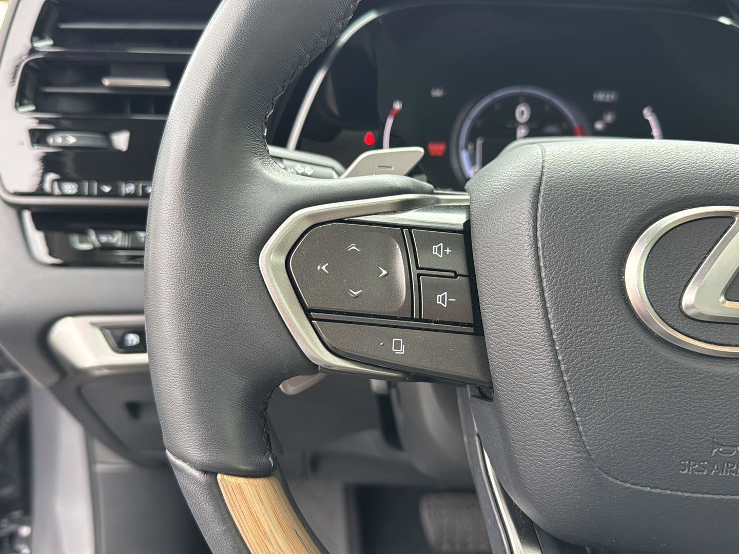 Used 2023 Lexus RX 350 w/ Accessory Package (Z1) image 18