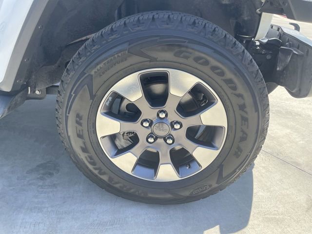 Used 2018 Jeep Wrangler Unlimited Sahara AWD/4WD image 33