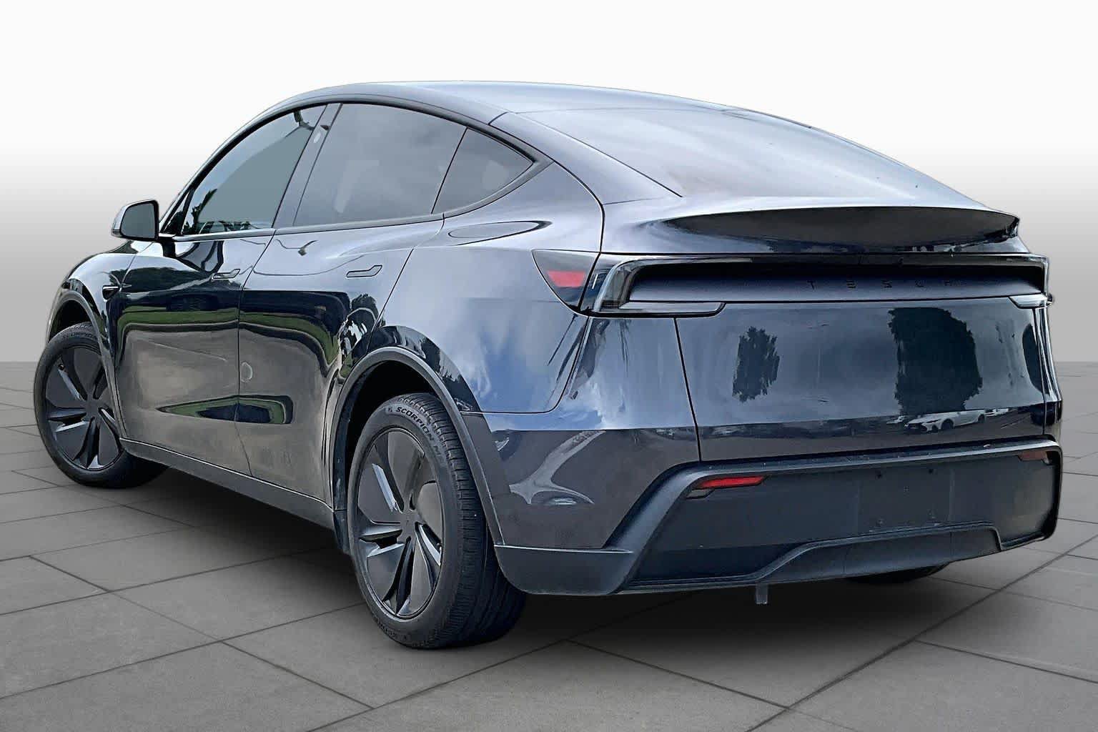 Used 2026 Tesla Model Y 2WD image 9