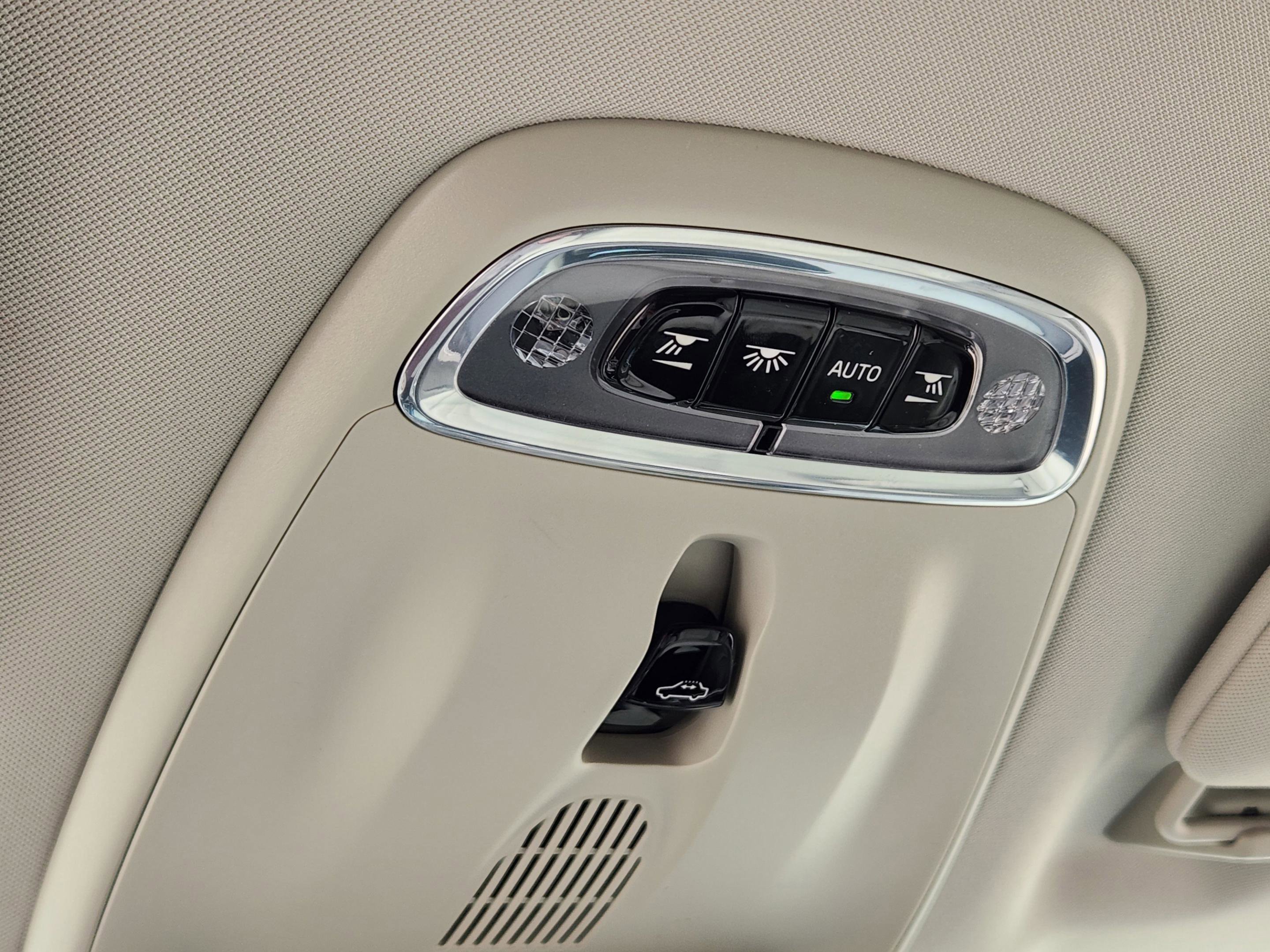 Used 2018 Volvo XC90 T6 Momentum AWD/4WD image 29