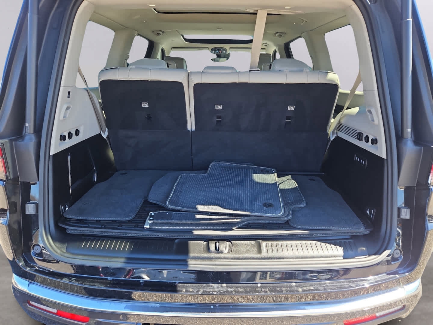 Used 2022 Jeep Wagoneer Series III w/ Premium Group I AWD/4WD image 40