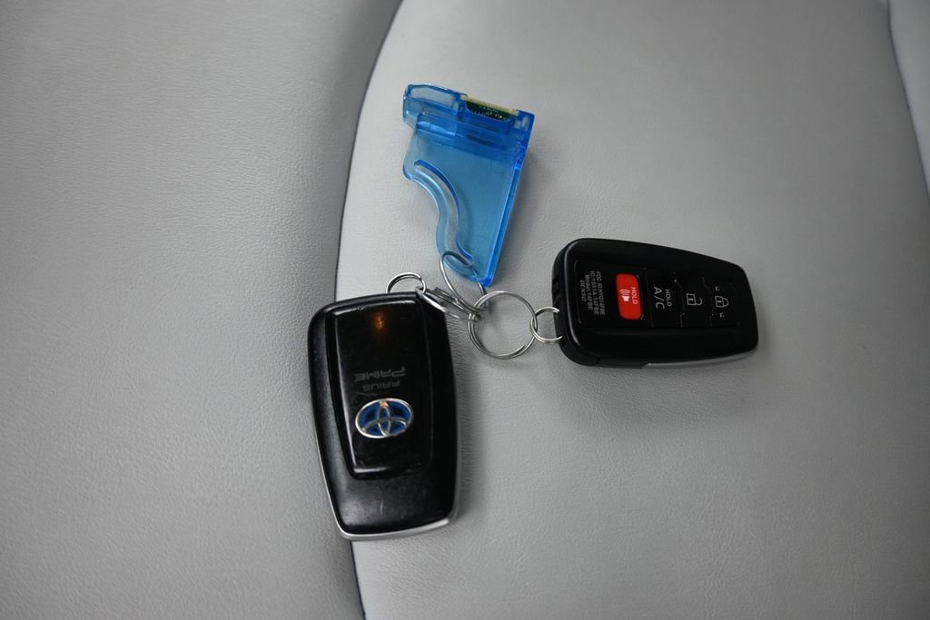 Used 2017 Toyota Prius Prime Premium FWD image 47
