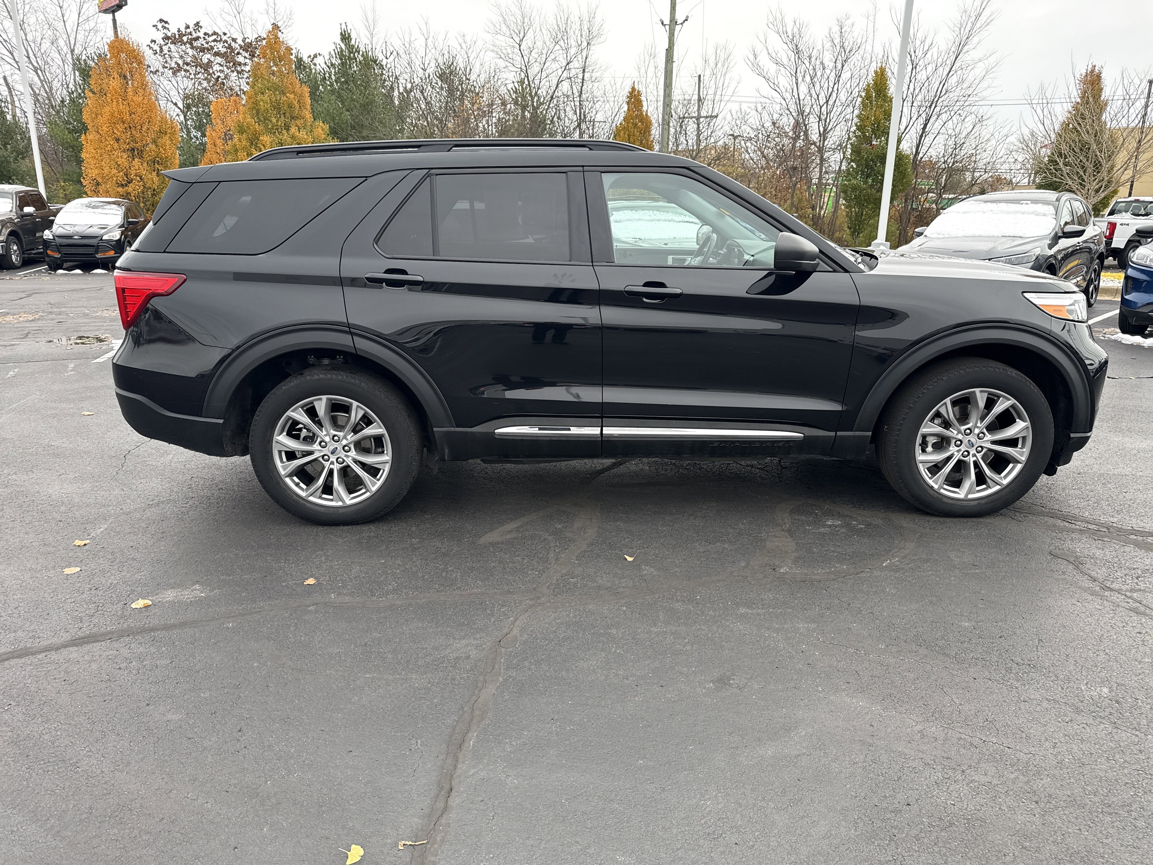 Used 2022 Ford Explorer XLT w/ Equipment Group 202A image 11