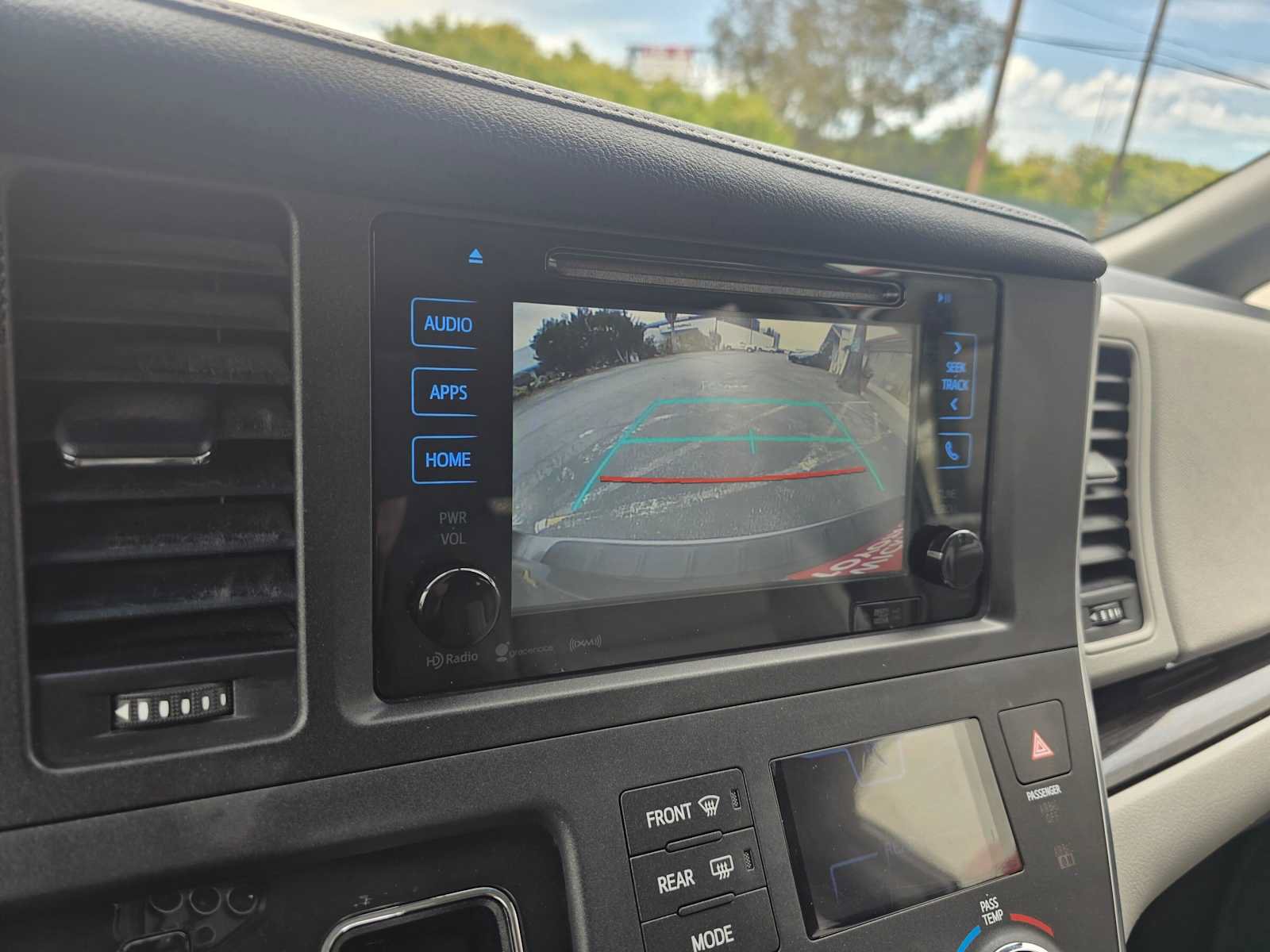 Used 2017 Toyota Sienna XLE w/ XLE Navigation Package FWD image 29
