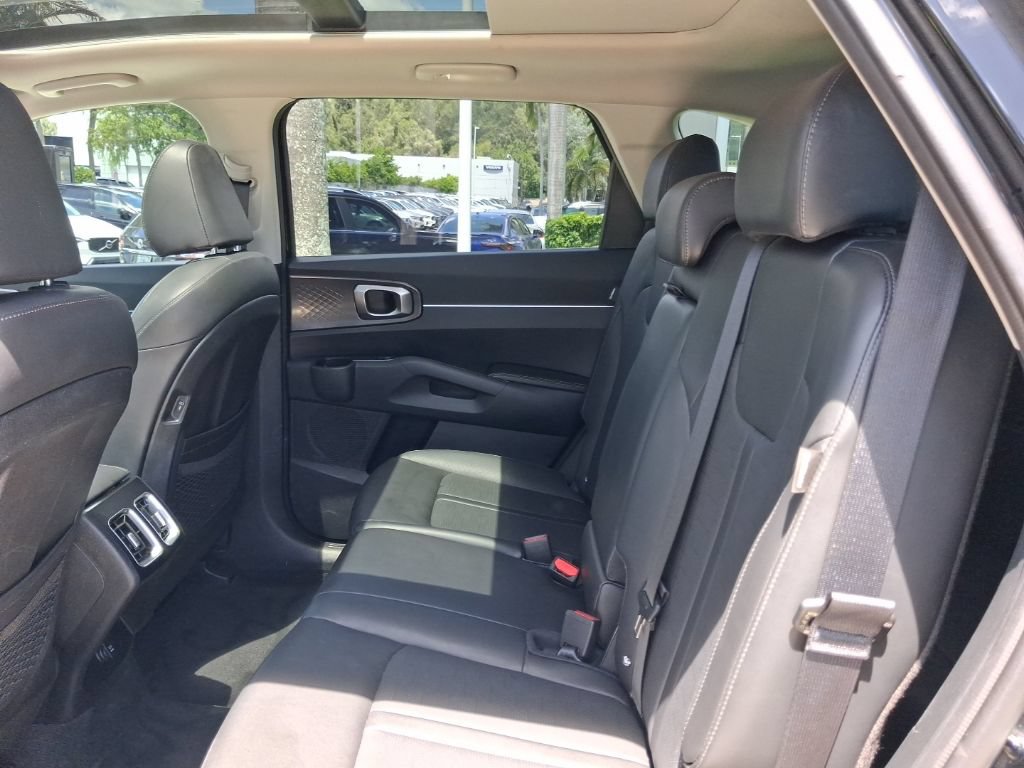 Used 2024 Kia Sorento S w/ Panoramic Sunroof Package FWD image 8