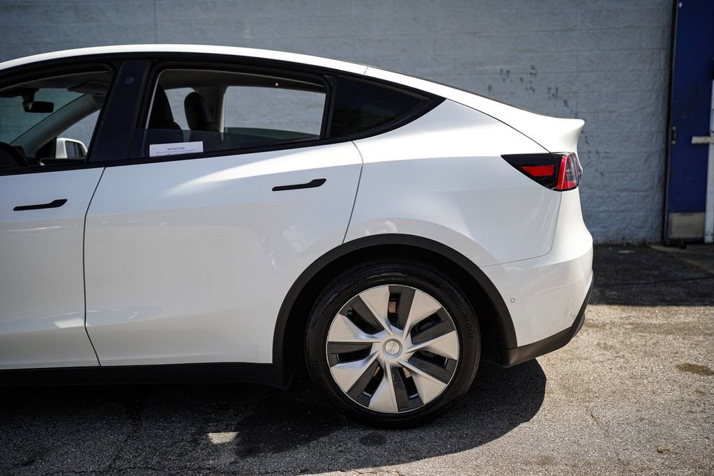 Used 2021 Tesla Model Y Long Range image 12