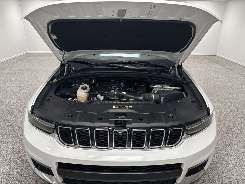 Used 2023 Jeep Grand Cherokee L Limited w/ Luxury Tech Group II image 18