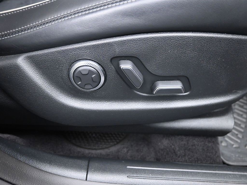 Used 2022 Genesis GV70 3.5T Sport w/ Sport Prestige Package image 12