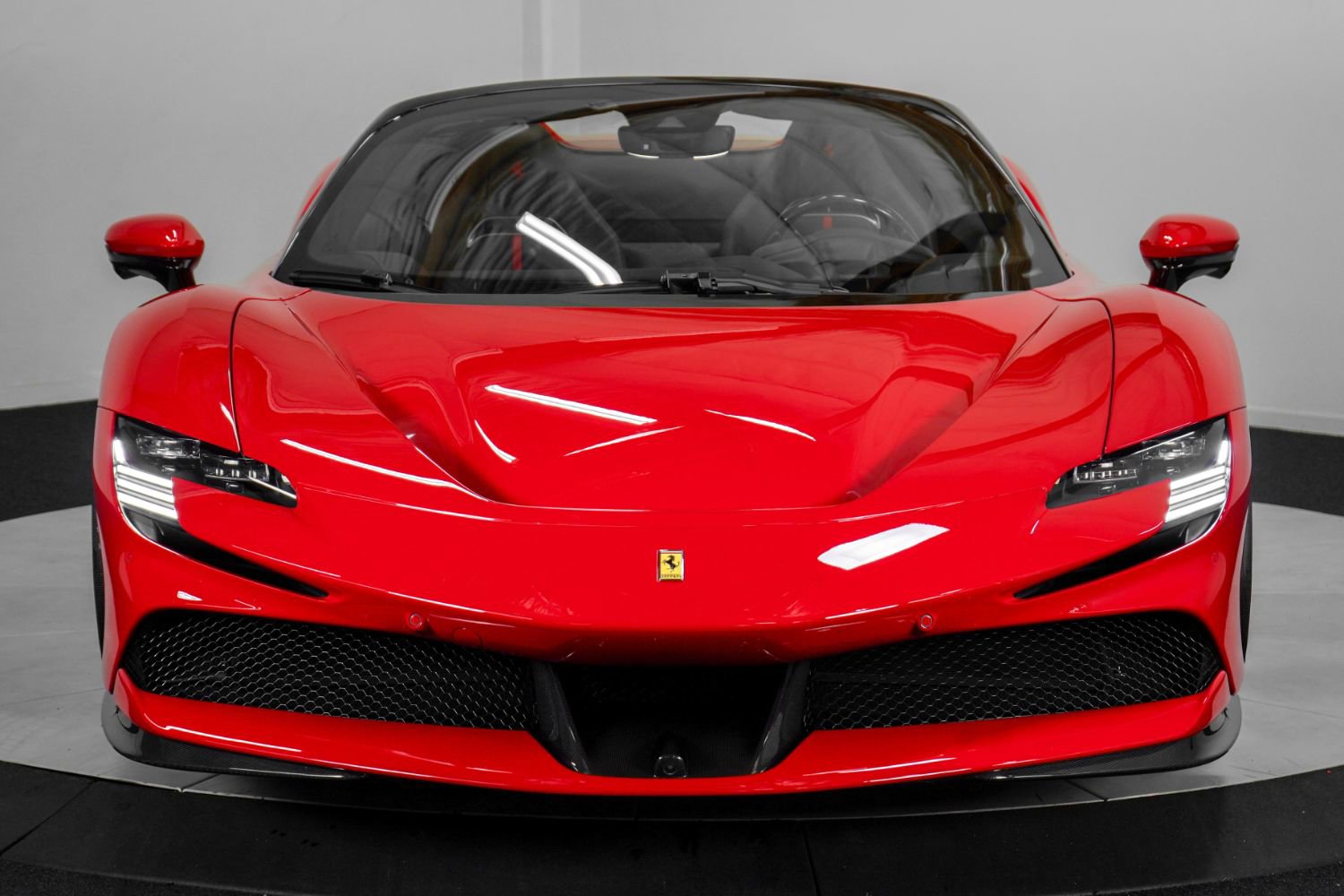 Used 2022 Ferrari SF90 Spider image 12